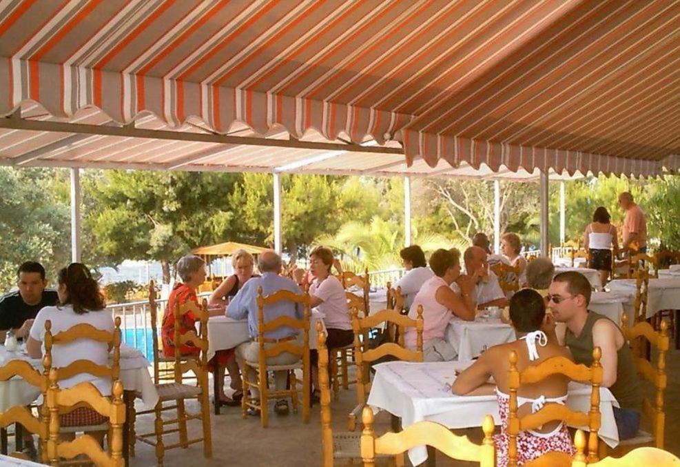 Hotel Petit Village Erétria Extérieur photo