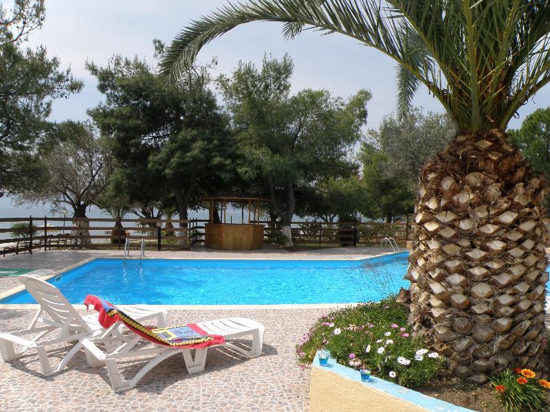 Hotel Petit Village Erétria Extérieur photo