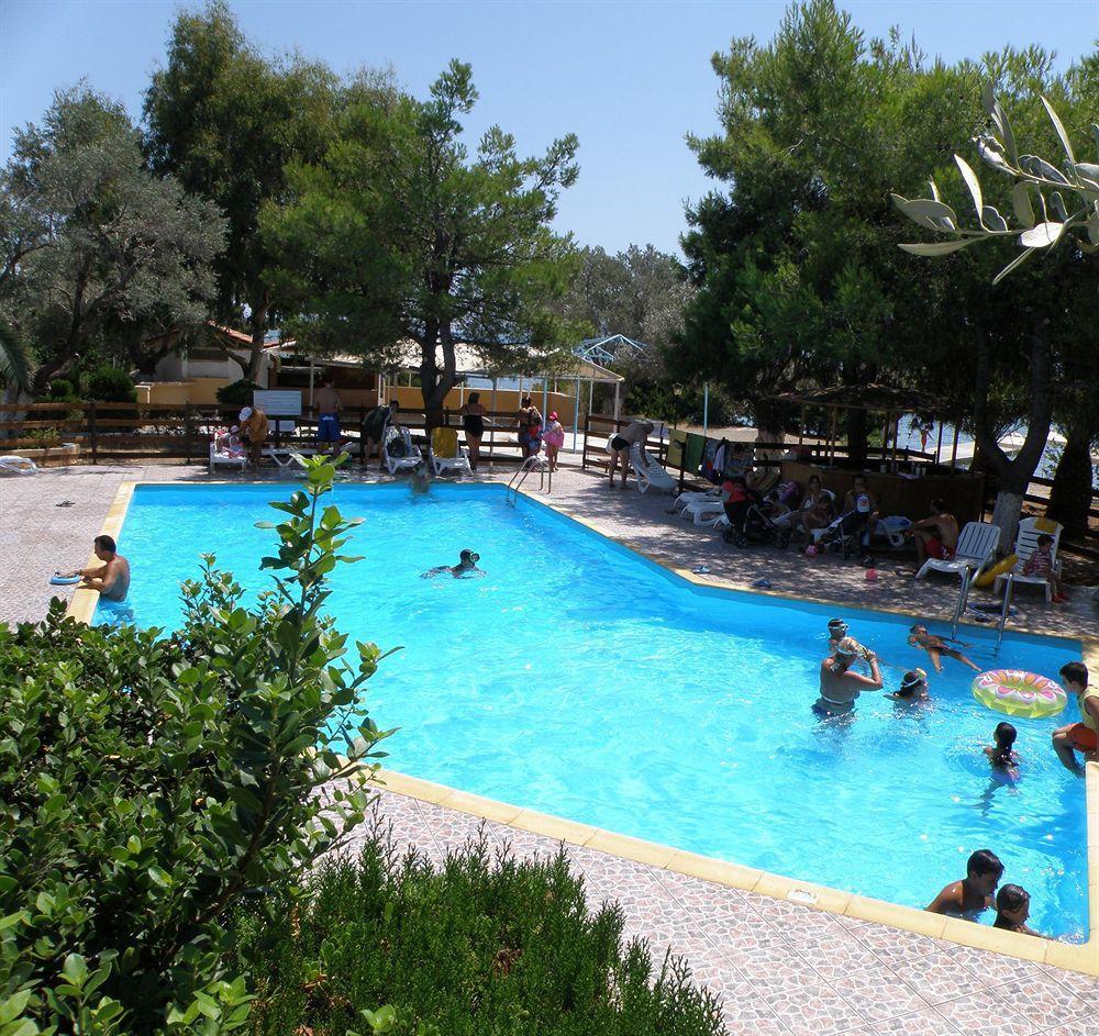 Hotel Petit Village Erétria Extérieur photo