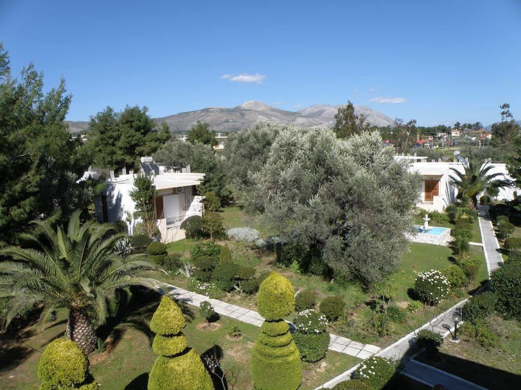 Hotel Petit Village Erétria Extérieur photo